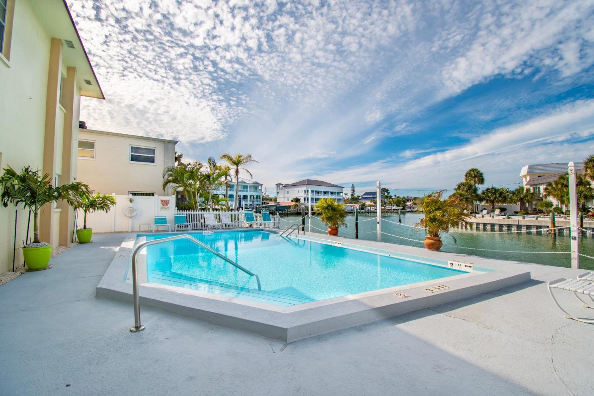 Funshine Pointe Capri Apartment St. Pete Beach Luaran gambar